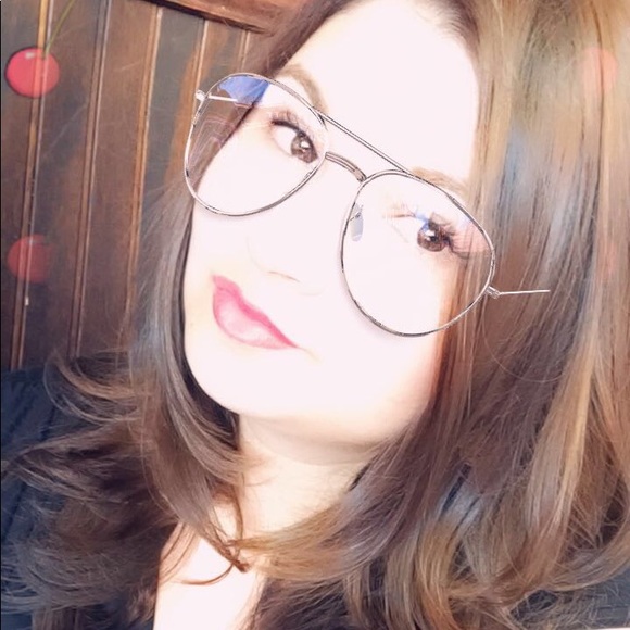 Meet your Posher, Rae - Picture 1 of 1